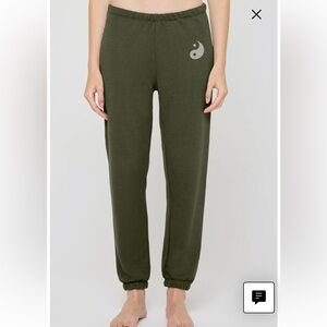 NWT Spiritual Gangster Yin Yang Luna Sweatpant Women’s Size Large